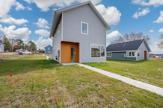 712 NW 8th Ave, Grand Rapids, MN 55744