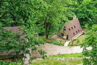 1002 Tanglewood Dr, Mc Gregor, IA 52157