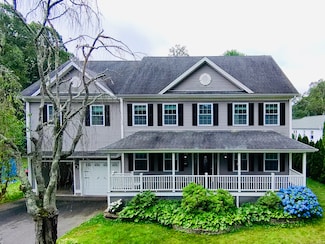 83 Cottage St, Trumbull, CT 06611