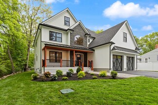 7 Four Acre Dr, Burlington, MA 01803