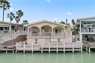 712 E Clam Cir, Port Isabel, TX 78578
