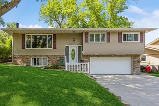 3110 Maplewood Ln, Iowa City, IA 52245