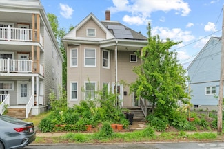 1048 Hayward St, Manchester, NH 03103