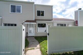 44 Parkview Cir, Grand Forks, ND 58201