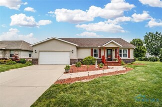 10 Cabernet Ln, Oregon, OH 43616