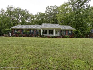 6713 Lake Forest Dr W, Walls, MS 38680