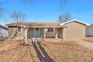 425 Country Ln, Mount Vernon, MO 65712