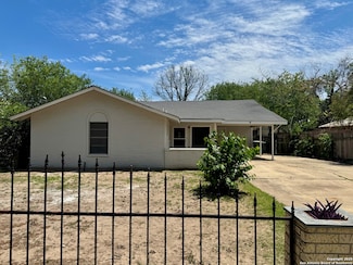 309 W Mill St, Uvalde, TX 78801