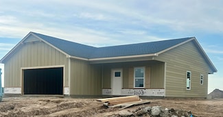1603 N Emerald Valley Cir, Mulvane, KS 67110