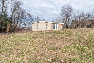 2069 Martin Rd, Mogadore, OH 44260