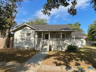 111 N Cedar Ave, Luling, TX 78648
