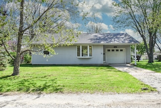 218 N 2nd Ave, Chenoa, IL 61726