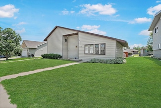 419 Heritage Rd, Cedar Falls, IA 50613
