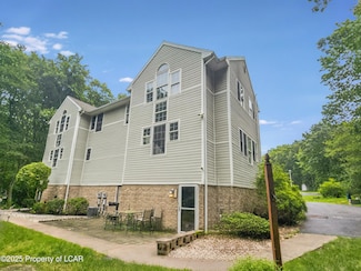 57 Allenberry Dr, Hanover Township, PA 18706