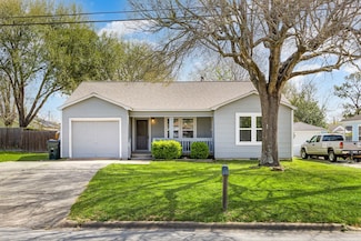 415 N Meyer St, Sealy, TX 77474