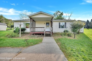 799 Lakeland Dr, Olyphant, PA 18447