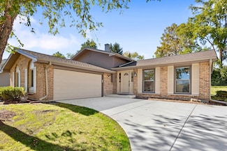 7S610 Lynn Dr, Naperville, IL 60540