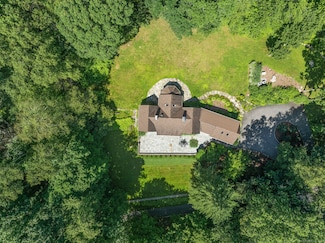 760 Valley Rd, New Canaan, CT 06840