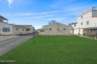 33 W Mohawk Dr, Little Egg Harbor Township, NJ 08087