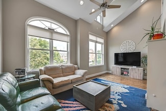 172 Price Ct Unit 172, West New York, NJ 07093