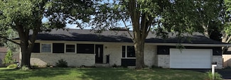 1016 W Blackhawk Dr, Byron, IL 61010
