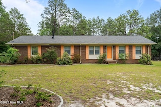 1504 Eastview Dr, Aberdeen, NC 28315