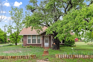 302 W Grogan St, Hamilton, TX 76531