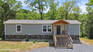 743 Pollard Rd, Kodak, TN 37764