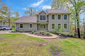 27 Emerson Dr, Moosic, PA 18507