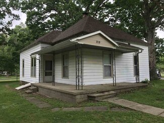 219 W 3rd St, Williamsport, IN 47993