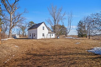 39383 University Ave, Braham, MN 55006