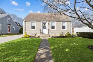 147 Nausauket Rd, Warwick, RI 02886