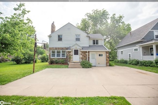 716 S Jones St, Algona, IA 50511