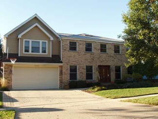 1053 Tamarack Ln, Libertyville, IL 60048