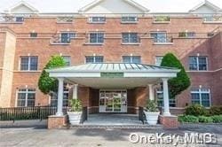 1 Portico Ct Unit 102, Great Neck, NY 11021