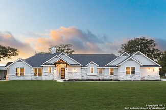 152 Hidden Pond Dr, Adkins, TX 78101