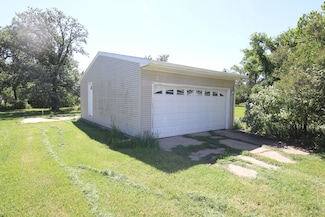 39 2nd Ave, Mellette, SD 57461