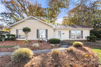 2325 Pinehaven Dr, Gastonia, NC 28054