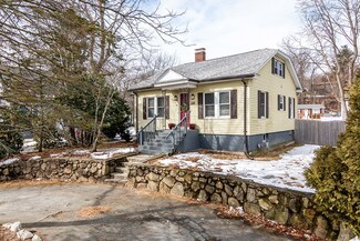 14 Abbott St, Cranston, RI 02920