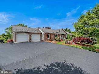 244 Jeanna Ln, Falling Waters, WV 25419