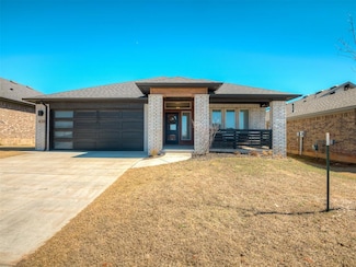 428 Vista Dr, Yukon, OK 73099