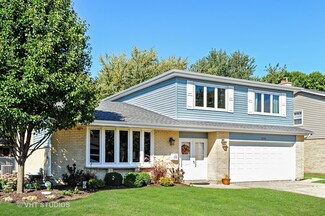 2134 E Peachtree Ln, Arlington Heights, IL 60004
