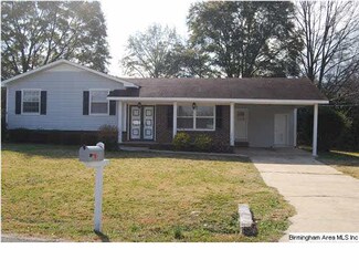 1214 Clairmont Dr, Weaver, AL 36277