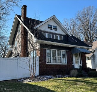 238 Crescent Dr, Akron, OH 44301