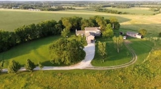 648 E 1700 Rd, Baldwin City, KS 66006