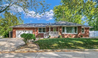 902 S Mckinley Ave, Champaign, IL 61821