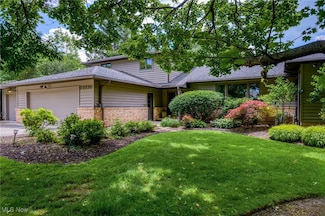 23720 Hermitage Rd, Shaker Heights, OH 44122