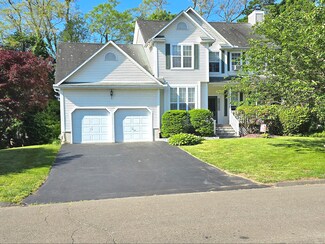 65 Ruby Ln, Stratford, CT 06614