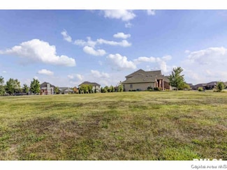 400 Ramblewood Rd, Chatham, IL 62629