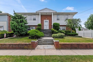 227 Randall Ave, Lawrence, NY 11559